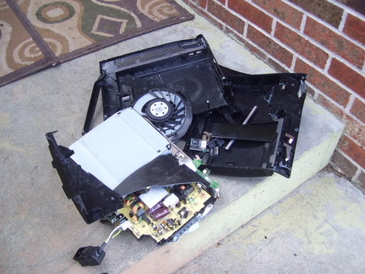 Подозреваемый во взломе PSN в 2008 году отделался от обвинений уничтожив свои PC